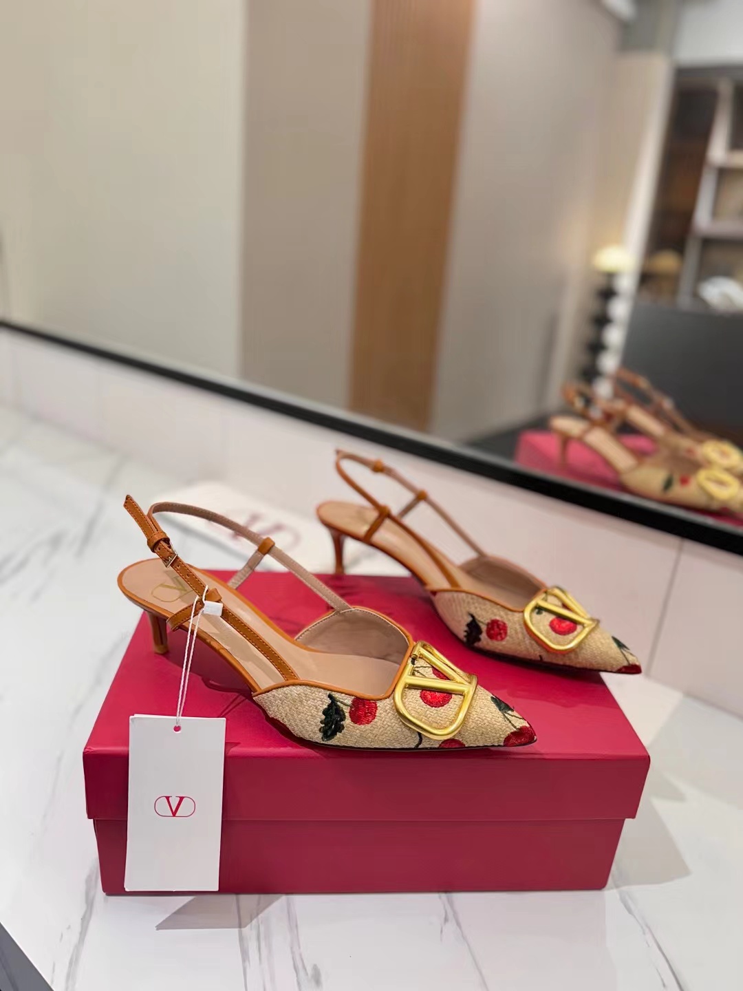 Valentino Spring and Summer New Fashion All-match Cherry Fantasy Pointed Stilettos
