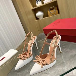 Valentino's new women's rivet sandals with bows are fashionable and versatile