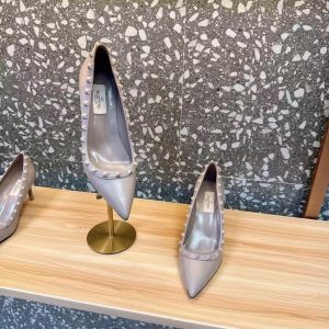 Valentino's new ladies' fashionable and versatile exquisite and elegant genuine leather trendy hardware set off casual high heels