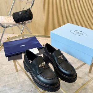 Prada's new women's trendy, comfortable and versatile genuine leather triangle silver buckle double-soled casual shoes