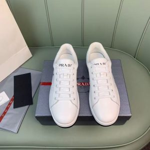 Prada's new men's trendy and versatile comfortable and breathable casual shoes