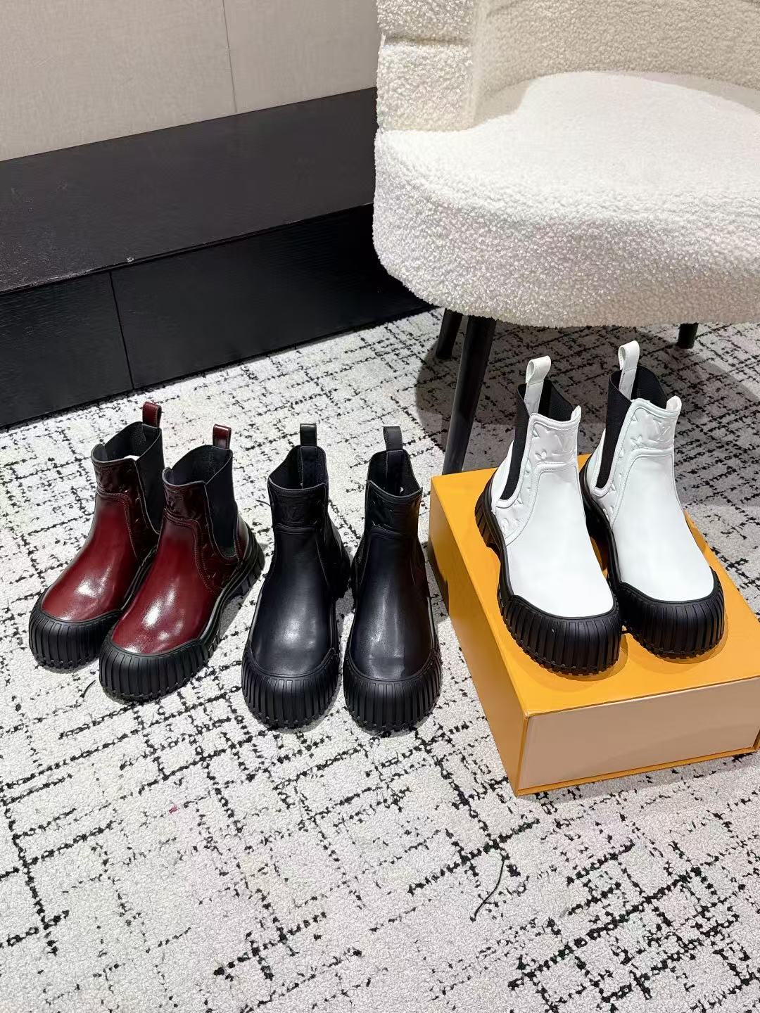 Louis Vuitton new women's popular genuine leather fashionable and versatile comfortable short boots