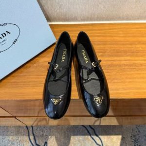 Prada's new women's popular series of fashionable and versatile comfortable leather flat shoes
