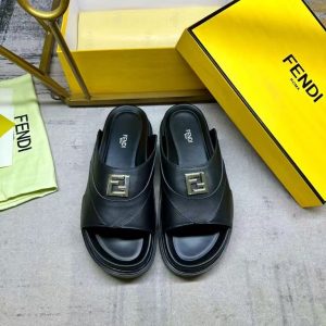 Fendi's new men's trendy high-end comfortable and versatile breathable leather flat slippers