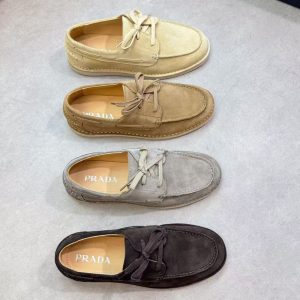 Los nuevos mocasines casuales suaves de cuero genuino para hombre, modernos y versátiles, de Prada