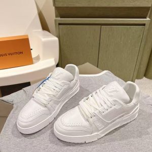 Louis Vuitton new couple style fashionable and versatile exquisite and elegant genuine leather white shoes casual sports shoes