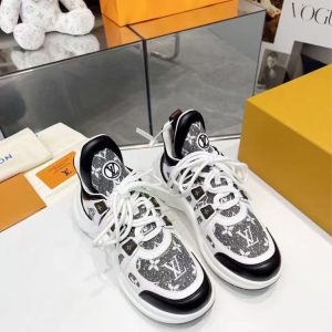 Louis Vuitton's new couple's fashionable and versatile exquisite and elegant genuine leather breathable and comfortable trendy dad shoes