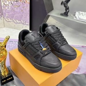Louis Vuitton's new men's fashionable and versatile exquisite and elegant genuine leather casual sports shoes