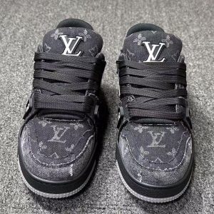 Louis Vuitton's new men's and women's fashionable and versatile exquisite and elegant genuine leather enhanced three-dimensional and textured impression casual shoes