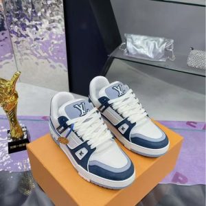 Louis Vuitton's new couple's fashionable, versatile, exquisite and elegant genuine leather lining, breathable and comfortable casual sports shoes