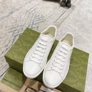 Gucci's new men's and women's styles are trendy, high-end, comfortable and versatile. Genuine leather unique embroidery decoration casual shoes