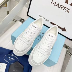 Prada's new women's fashion comfortable versatile genuine leather triangle metal micro logo casual white shoes