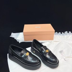 New Miu Miu women's style versatile, comfortable and breathable leather lining, trendy and fashionable casual slippers
