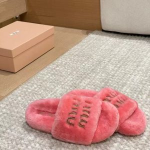 New Miu Miu women's style versatile, comfortable and breathable leather lining, trendy and fashionable casual slippers