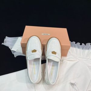 New Miu Miu women's versatile, comfortable, breathable leather lining trendy and fashionable casual high-top shoes