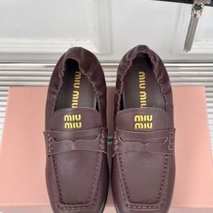 New Miu Miu women's style versatile, comfortable and breathable leather lining, trendy and fashionable casual high-top shoes