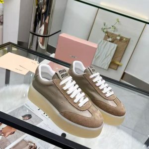 New Miu Miu women's style versatile, comfortable and breathable leather lining, trendy and fashionable casual shoes